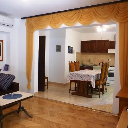 Nikolina - Quiet Area Near Beaches Apartment *