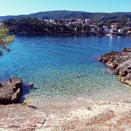 Nikolina - Quiet Area Near Beaches Apartment