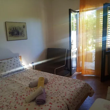 Nikolina - Quiet Area Near Beaches Apartment *