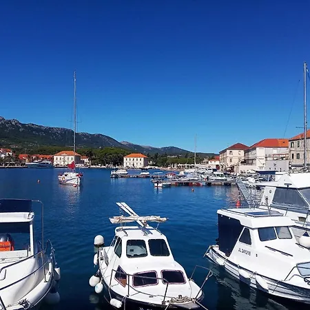 Nikolina - Quiet Area Near Beaches Apartment *