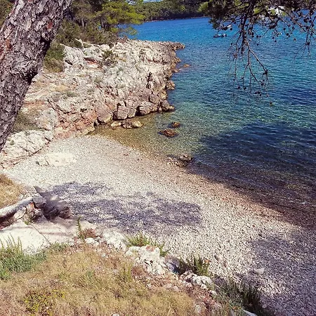Nikolina - Quiet Area Near Beaches Apartment *