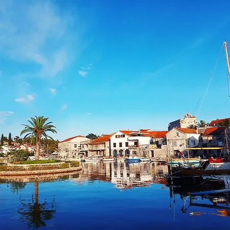 Nikolina - Quiet Area Near Beaches Apartment *