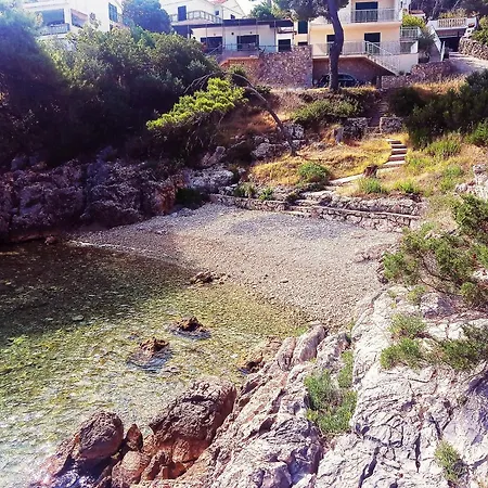 Nikolina - Quiet Area Near Beaches Jelsa (Hvar)