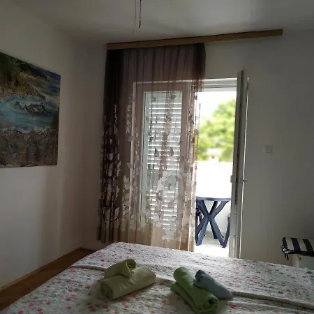 Nikolina - Quiet Area Near Beaches Jelsa (Hvar)