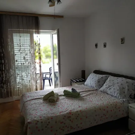 Nikolina - Quiet Area Near Beaches