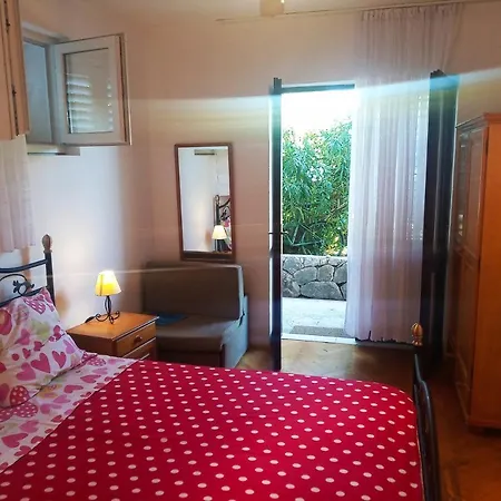 Nikolina - Quiet Area Near Beaches Apartment