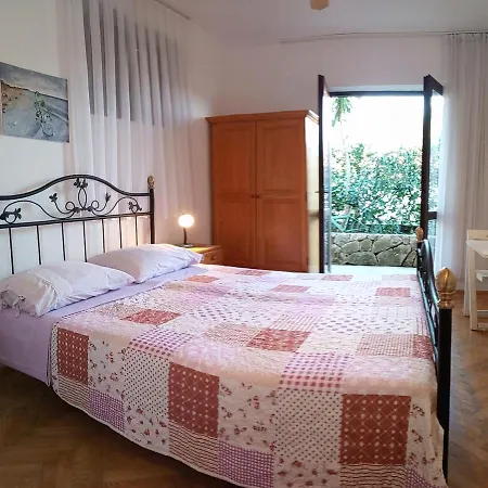 Apartment Nikolina - Quiet Area Near Beaches